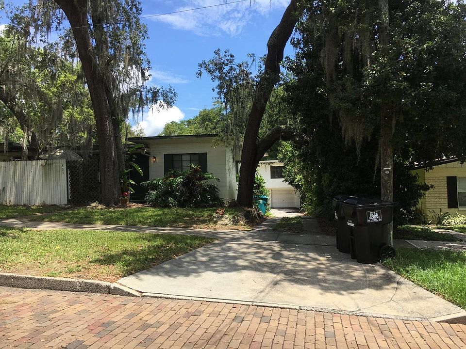 1st image of 805 Hillcrest St