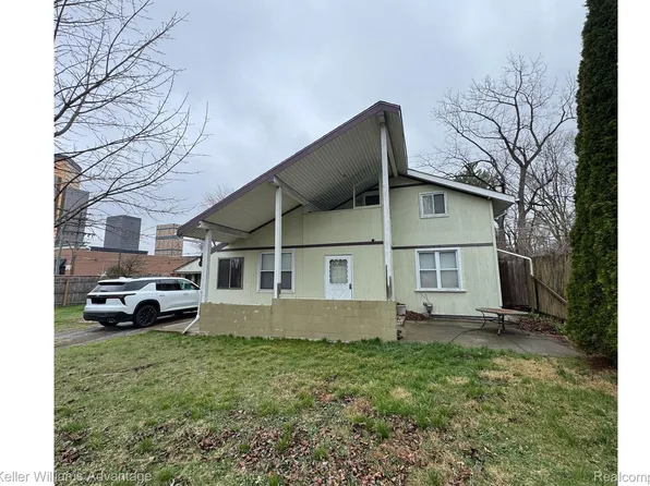 19730 Hilton Dr, Southfield, MI 48075