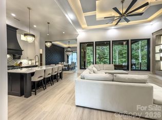 668 Players Ridge Rd, Hickory, NC 28601