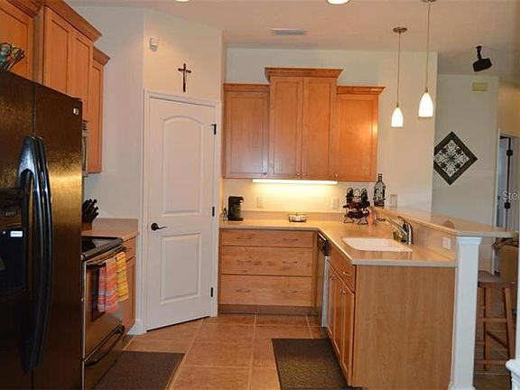 5th image of 4028 Rolling Hill Dr