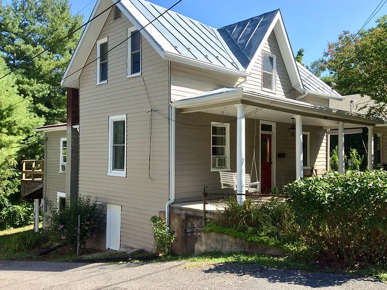 202 N Randolph St — Photo 1