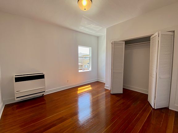 5th image of 891 41st St APT A