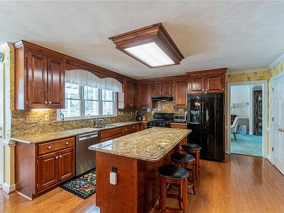 3rd image of 1016 Forest Lakes Cir
