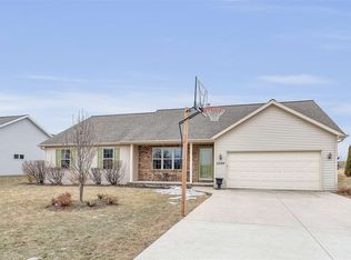 2320 Oak Ridge Cir, De Pere, WI 54115