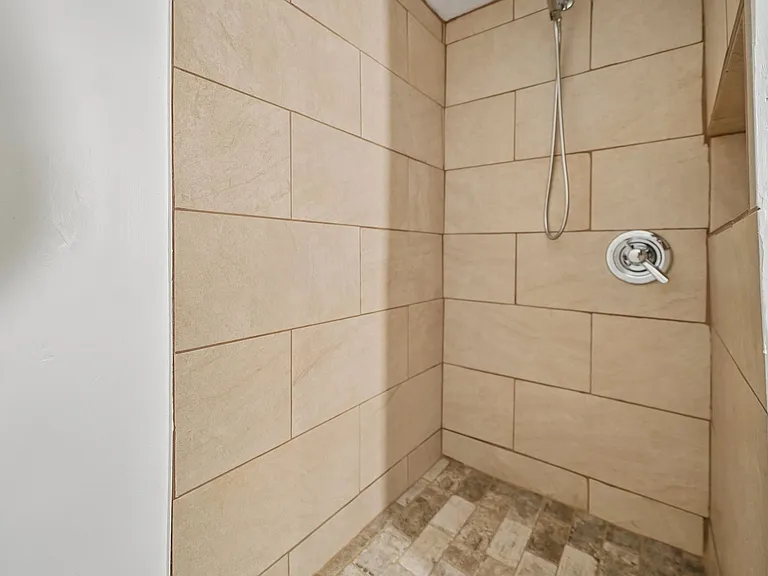 246 Maple Ave — Photo 31