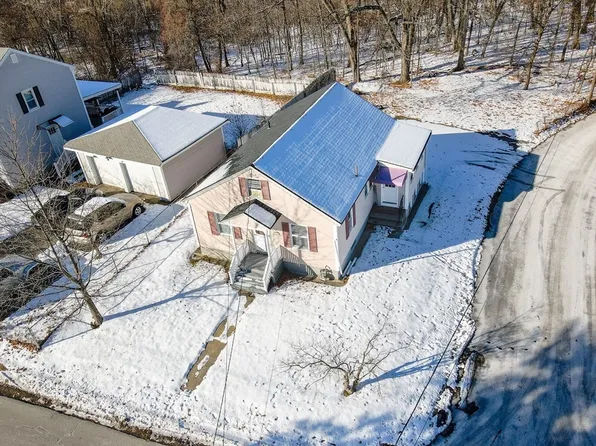 149 Woodward Ave, Lowell, MA 01854