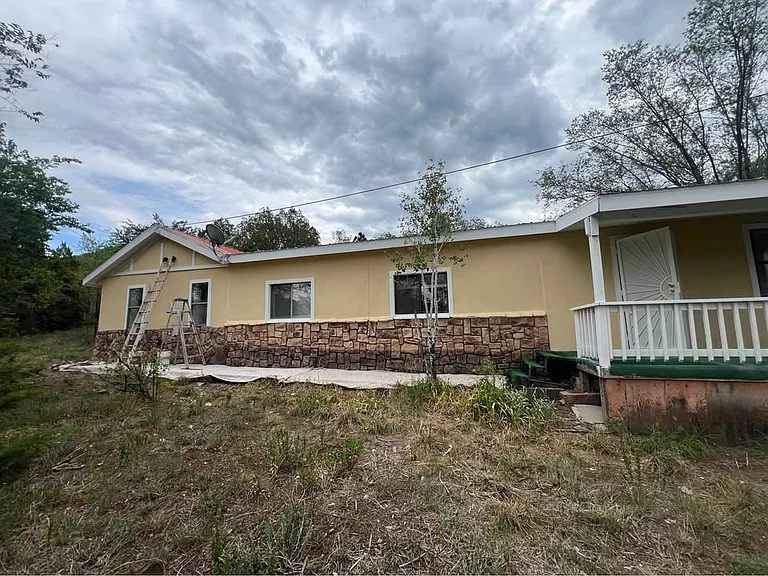 305 Downs Dr — Photo 1