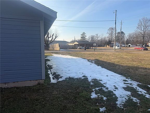 5th image of 318 Ruby St