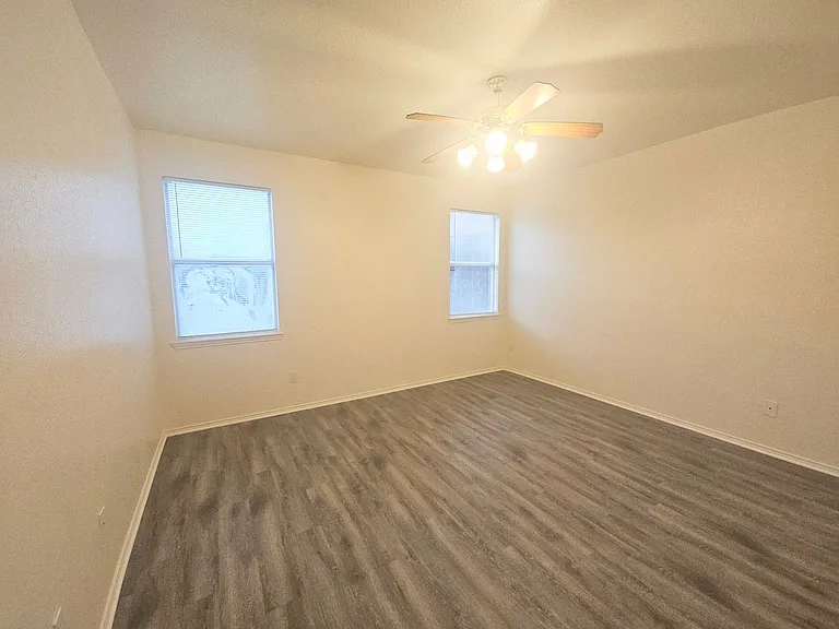 816 Dunkirk Ln — Photo 13