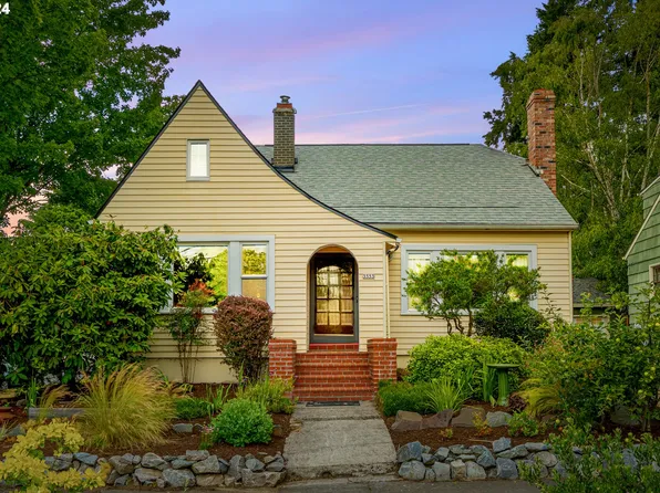 3553 NE Stanton St, Portland, OR 97212