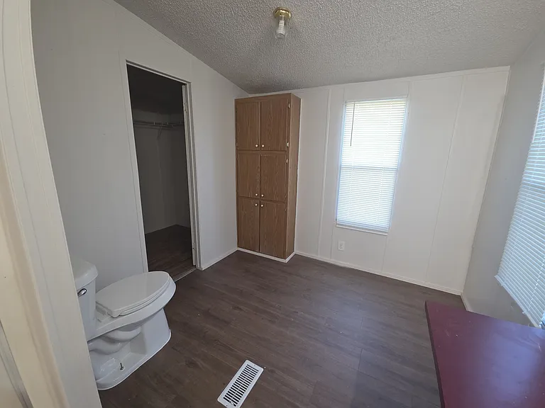 8444 Longhorn Dr — Photo 5