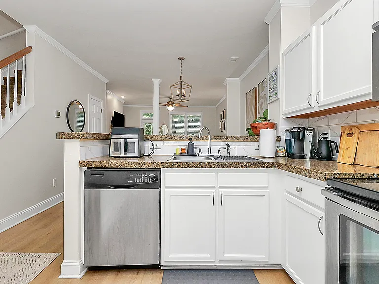 1532 Cleveland Ave — Photo 4