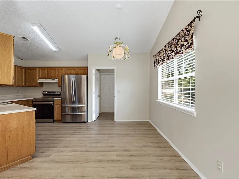 1919 N Radcliffe Ave — Photo 13