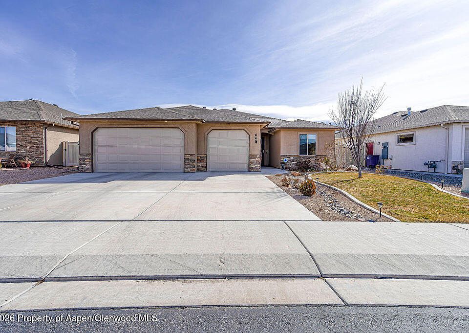 1st image of 668 Strathearn Dr