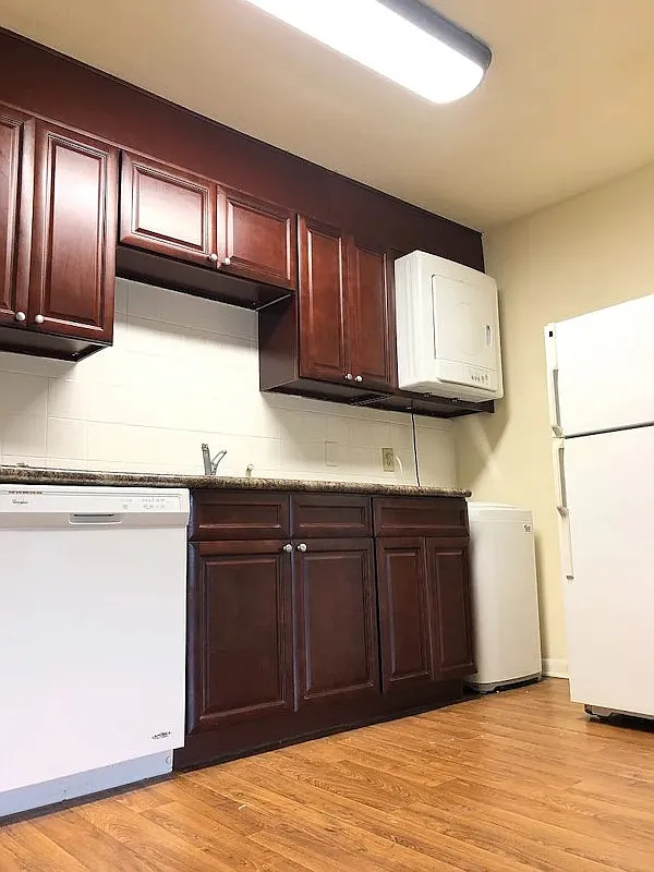 University Pointe Apartments — Photo 2