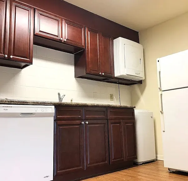 University Pointe Apartments — Photo 2