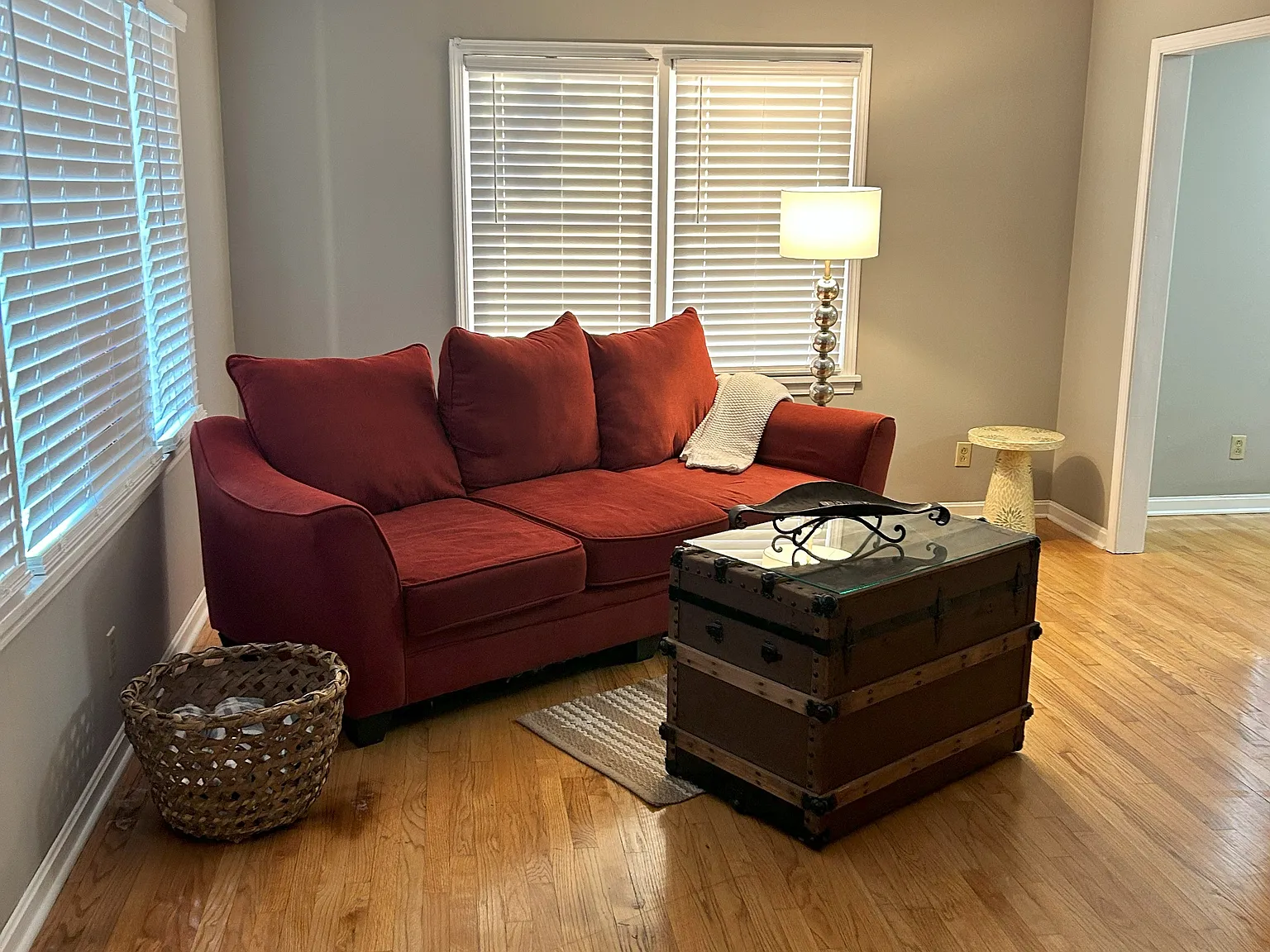 5 bed, 2000 sqft, $3,200 — Photo 1
