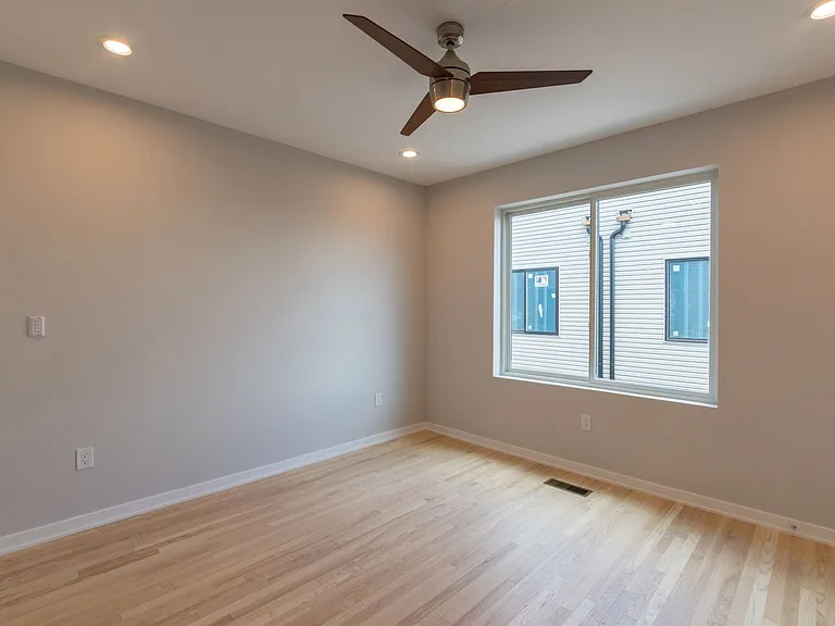 1351 S Myrtlewood St — Photo 23