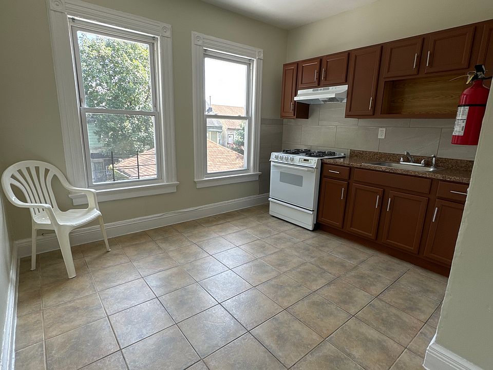 1st image of 665 E 29th St Floor 2