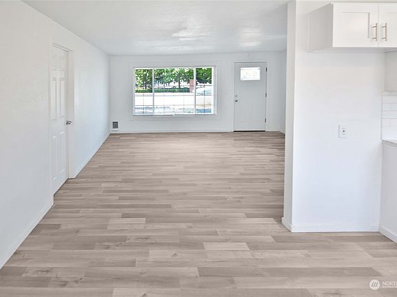 4th image of 1521 S Sprague Avenue