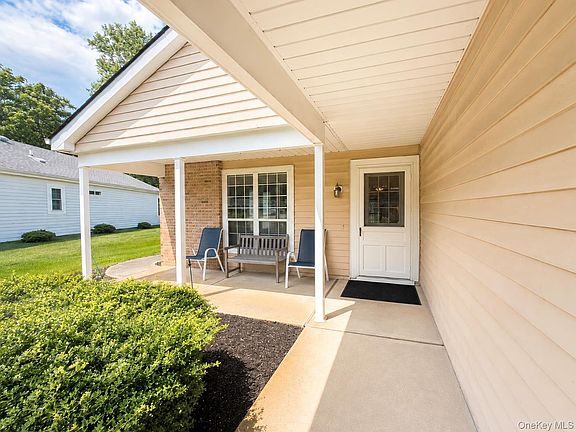 5th image of 545 Stratford Lane