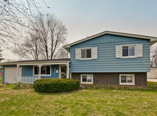 36428 N Douglas Ter, Gurnee, IL 60031
