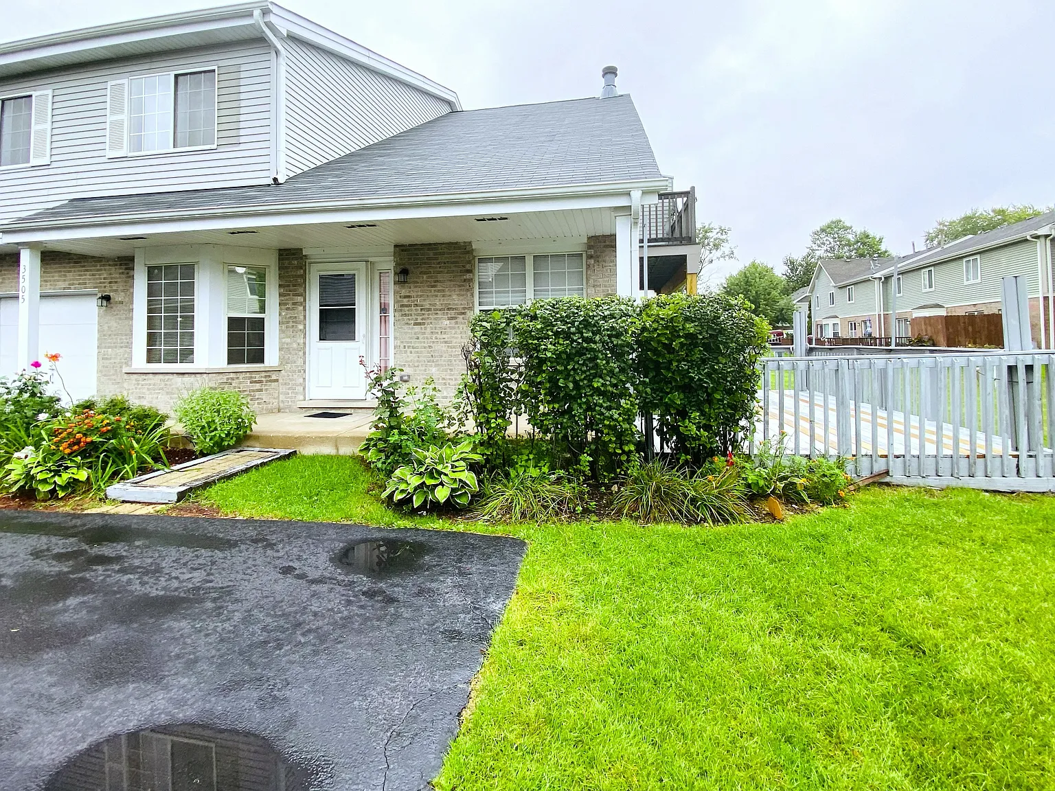 2 bed, 2.5 bath, 1292 sqft, $2,500 — Photo 2