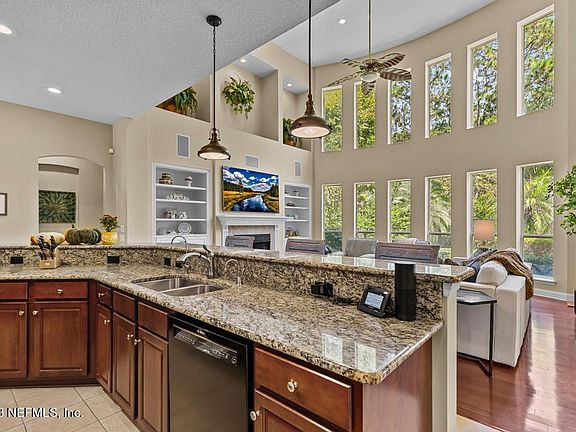 4th image of 152 PARKSIDE Drive