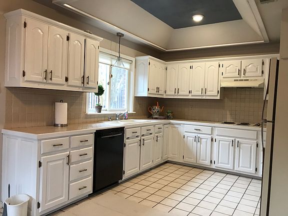4th image of 1316 Patio Dr