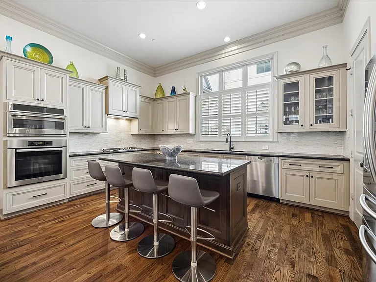 1521 Oakdale St — Photo 14