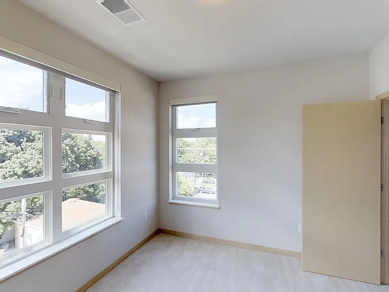 902 Drake St — Photo 72