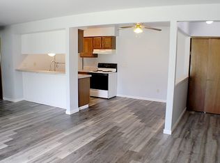1316 Meadowcreek Dr APT 4, Pewaukee, WI 53072