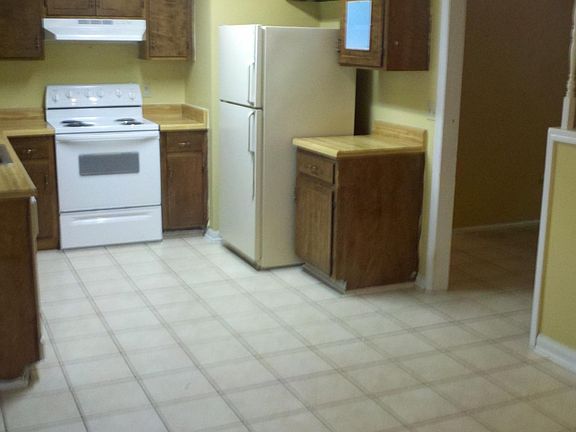 Kitchen: LR to Right