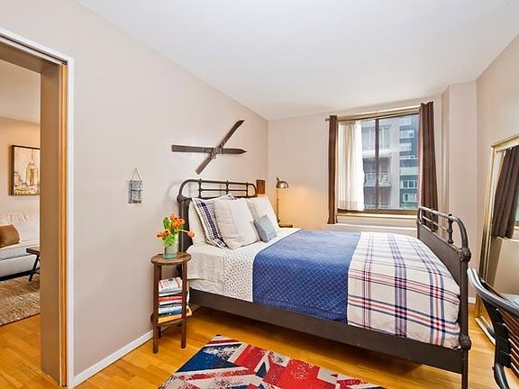 3rd image of 445 W 19th St APT 6D