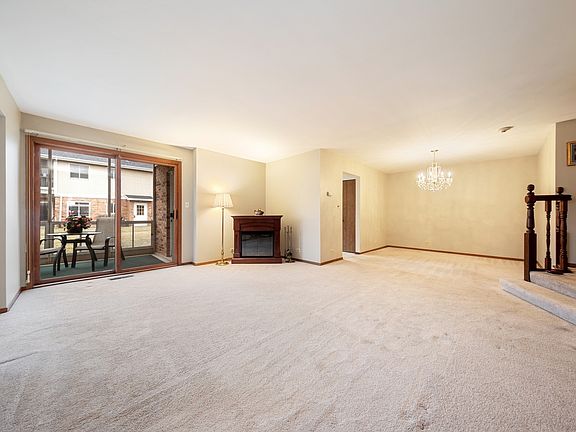 3rd image of 733 Cottonwood Ct #B