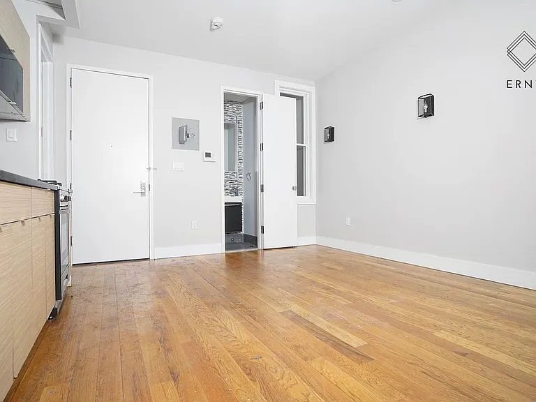 462 Pulaski St #4F — Photo 2