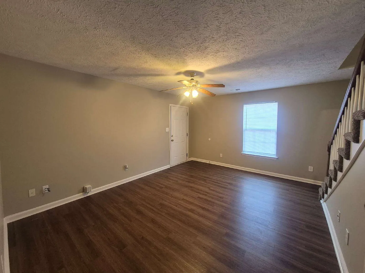 2 bed, 1.5 bath, 1095 sqft, $950 — Photo 3