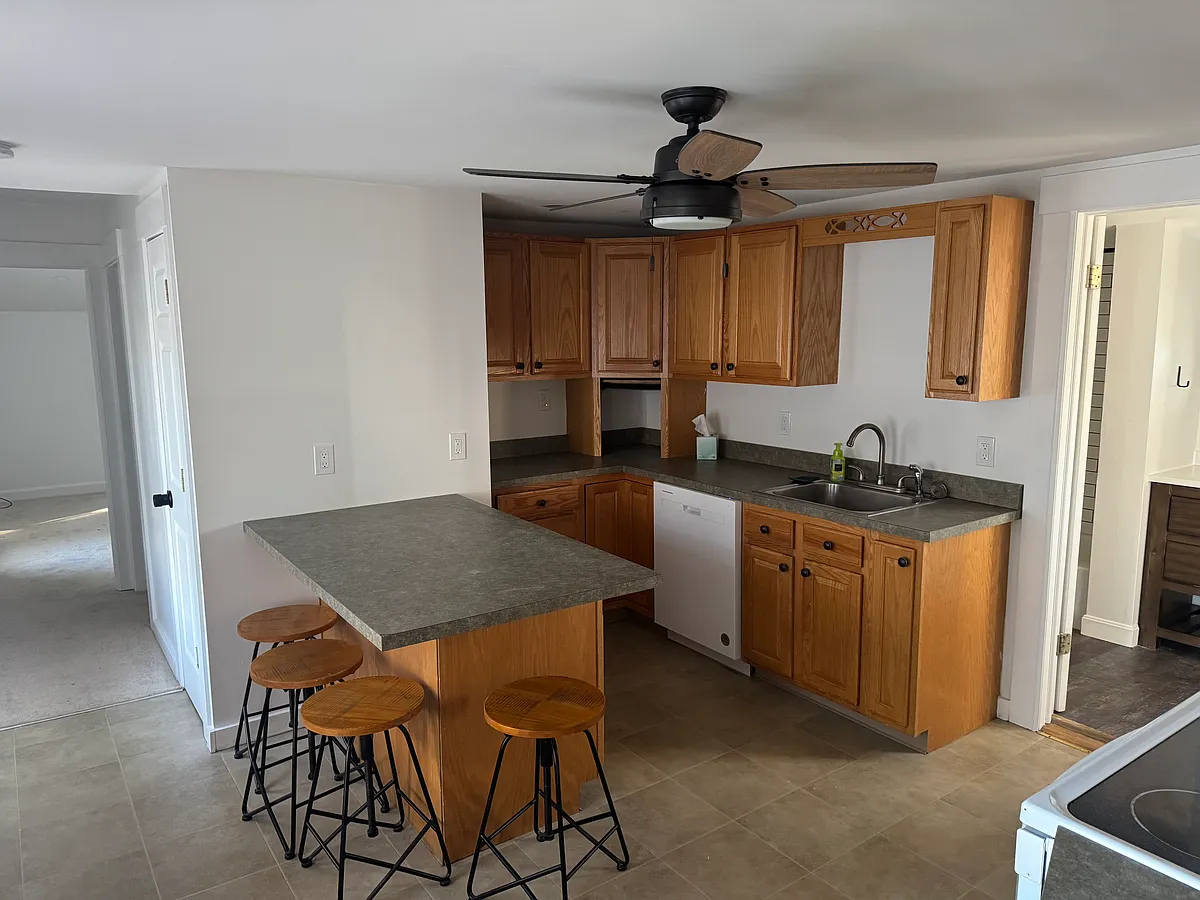 Building Photo - 106 Cottage St #2