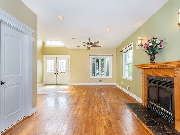 3rd image of 12-31 Roosevelt Pl