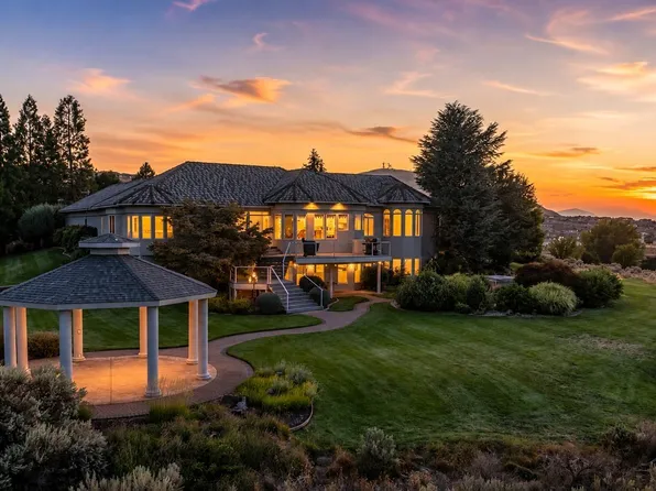 1361 Gage Blvd, Richland, WA 99352