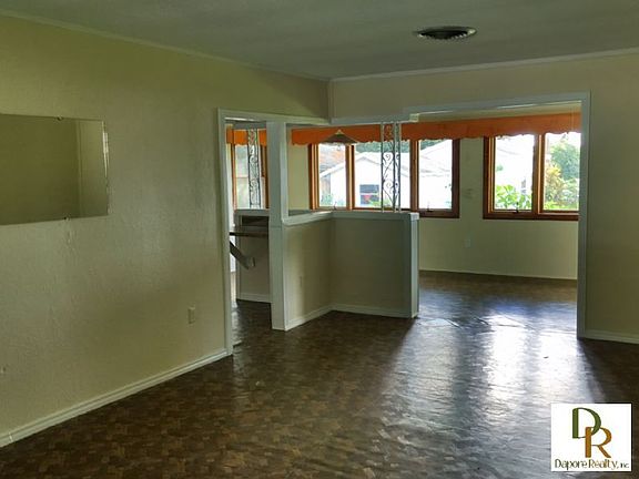 5th image of 3428 Holliday Ave