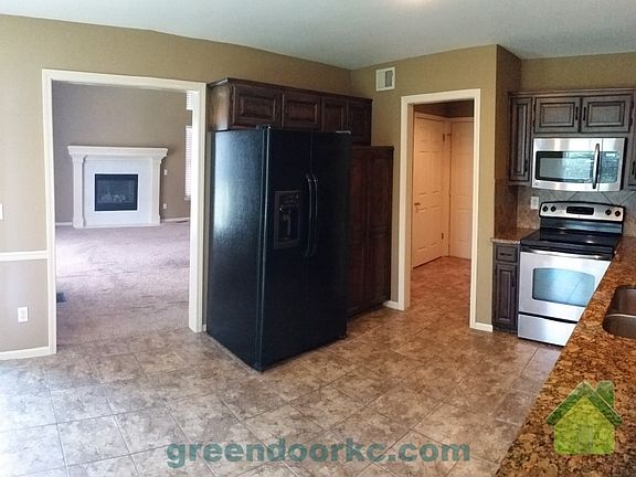 4th image of 14842 Robinson St
