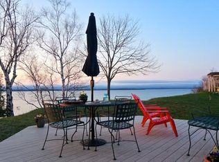 2559 S Cherry Tree Ln, Suttons Bay, MI 49682