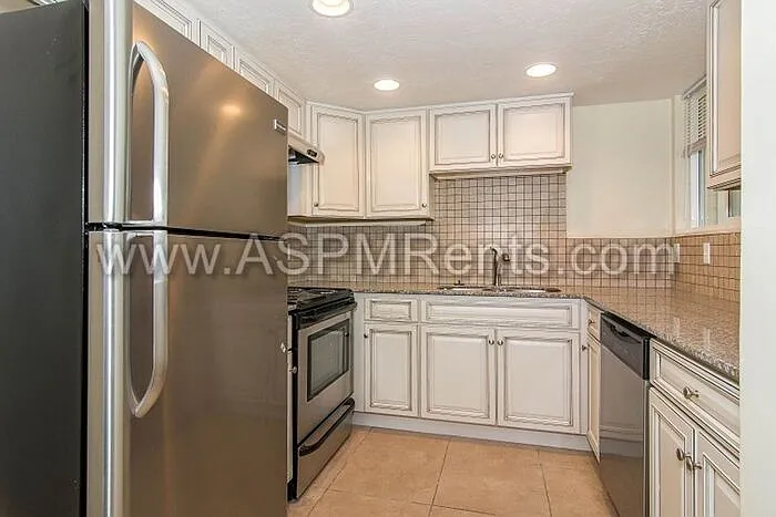 297 E Hill Ave #16 — Photo 4