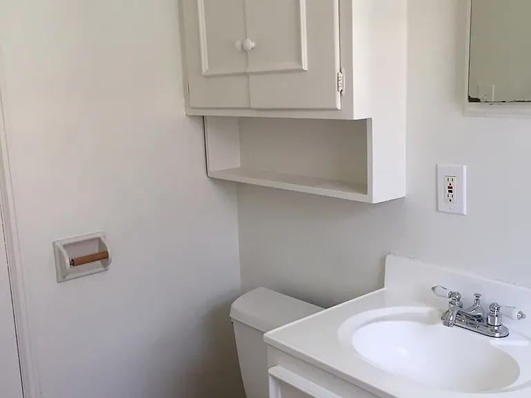 A historical landmark and beautiful 1br/1ba cottage in University Heights - walking distance from... — Photo 6