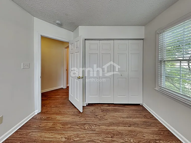 210 Wood Valley Ct — Photo 16