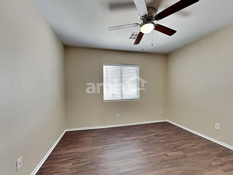 10246 Massachusetts Ln — Photo 17