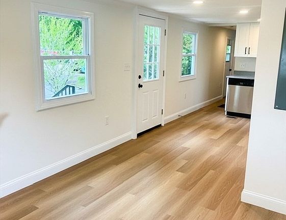 3rd image of 52 Sycamore Dr
