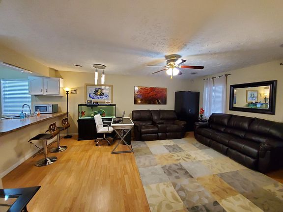 3rd image of 1723 Woodpointe Dr