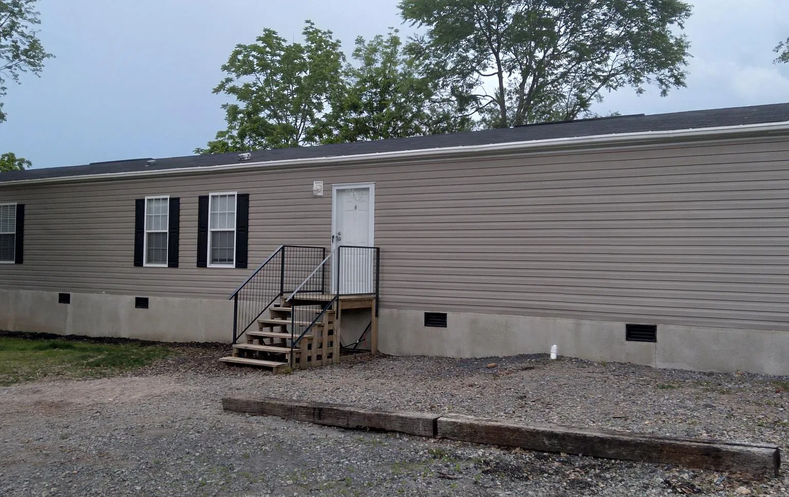 3 bed, 1216 sqft, $1,400 — Photo 1